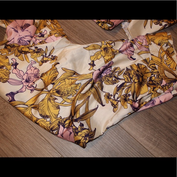 CREAM & FLORAL 2 PIECE - Picture 8 of 8